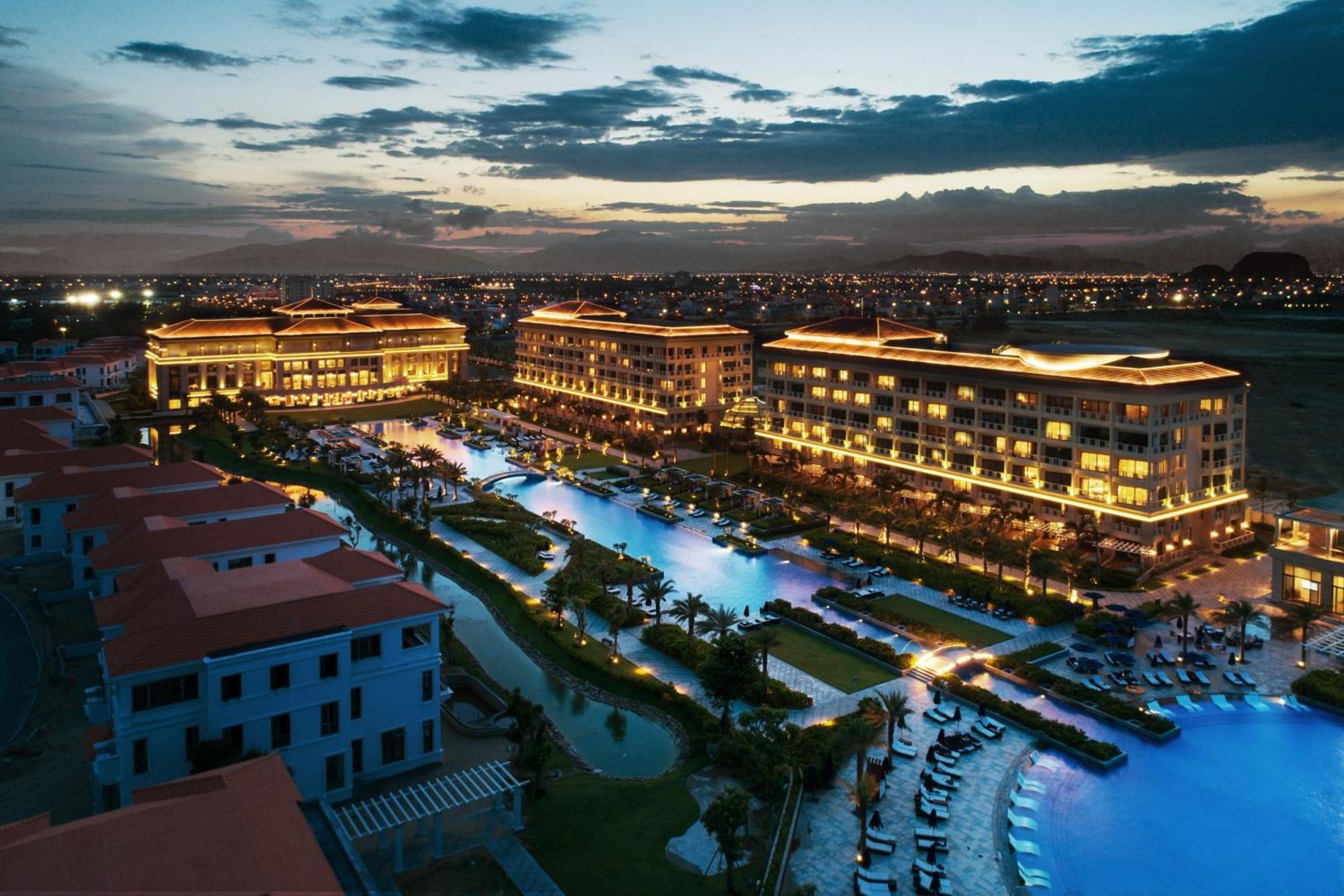 Sheraton Grand Danang Resort & Convention Center Exterior photo