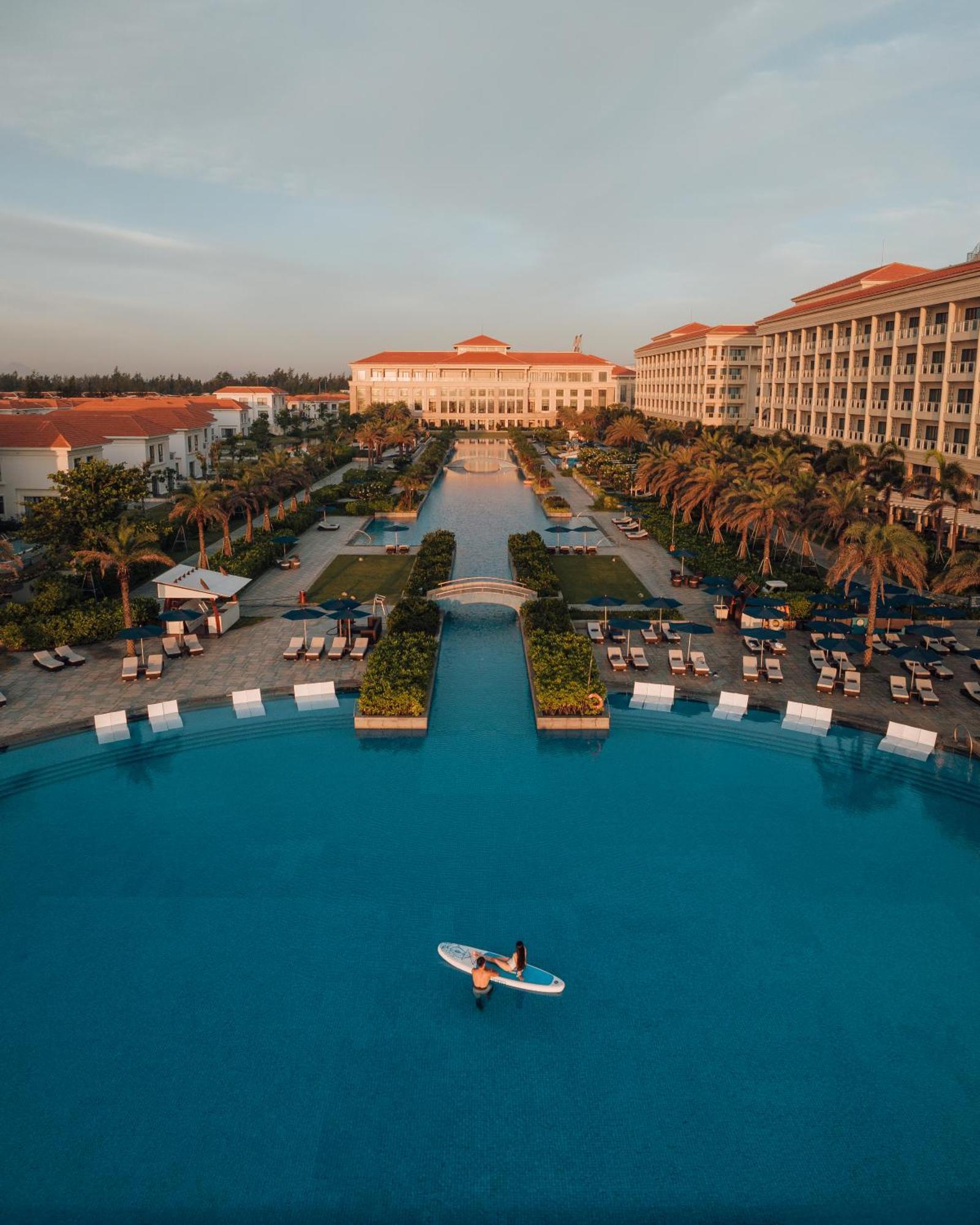 Sheraton Grand Danang Resort & Convention Center Exterior photo